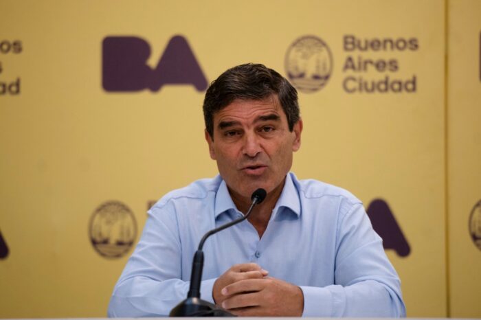 Quirós: “Necesitamos ver la información técnica sobre la vacuna rusa antes de la próxima entrega”