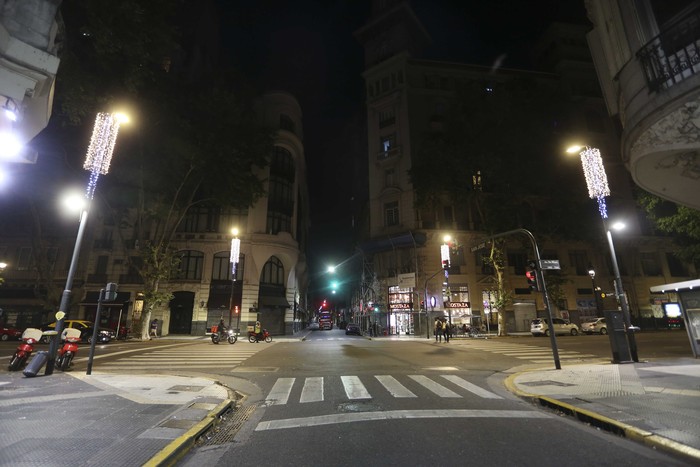 Preparan a Buenos Aires para estas fiestas con adornos navideños