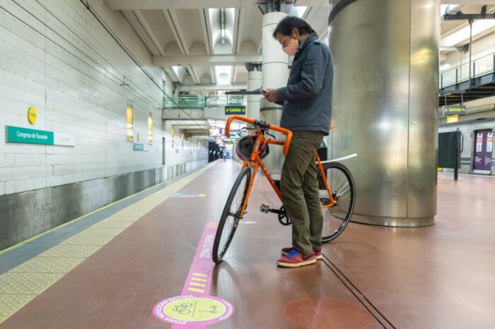 Ahora se puede viajar en subte con bicicleta o monopatín