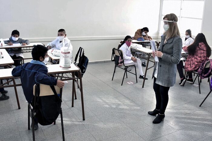 El gobierno porteño debatirá con los gremios docentes sobre la posible vuelta a clases en febrero