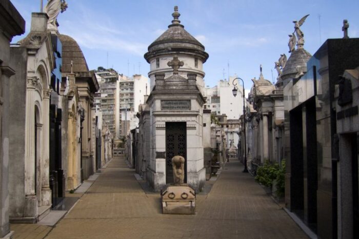 El Cementerio de la Recoleta va camino al bicentenario: los 15 mausoleos más famosos