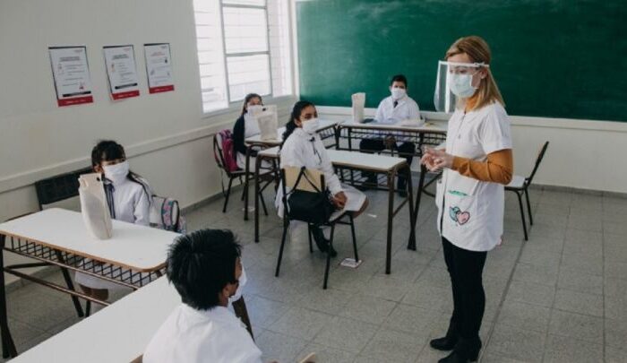 Docentes paran en la Ciudad y en la Provincia en reclamo de la suspensión de las clases presenciales