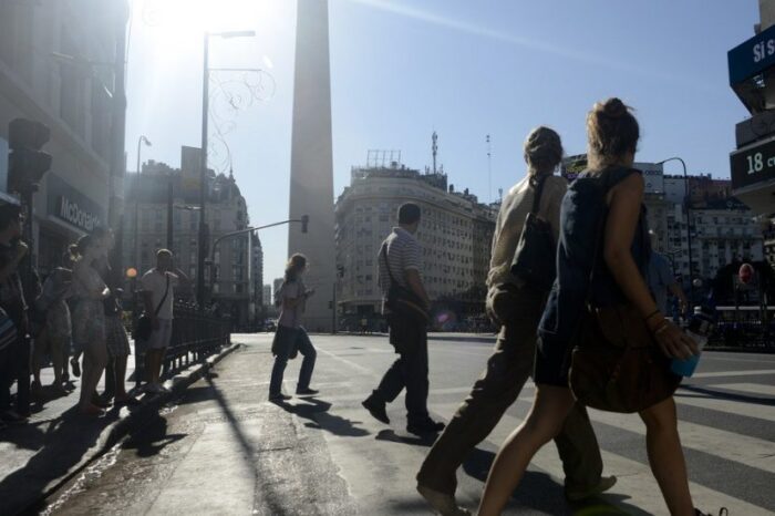 La ciudad de Buenos Aires, con alerta violeta y la temperatura más alta del país a las 11