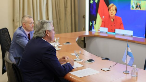 El Presidente mantuvo una comunicación de 40 minutos con la canciller alemana Angela Merkel