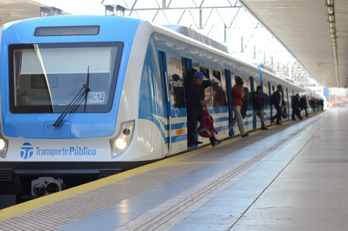 El tren Sarmiento, con frecuencia limitada por un accidente en Caballito