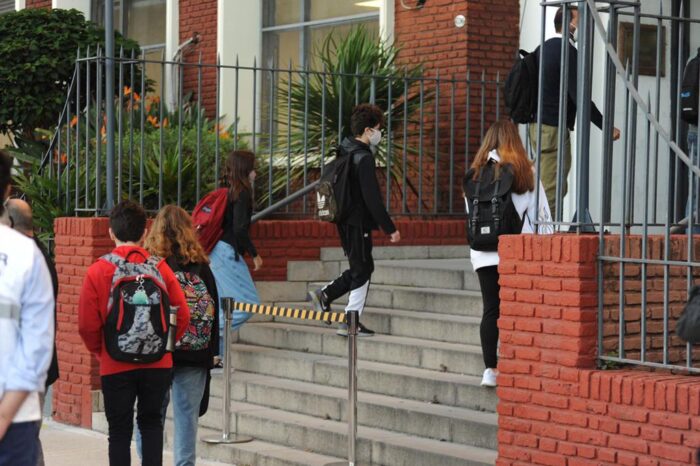 Las clases presenciales en Ciudad desde adentro: la mirada de los docentes tras un fin de semana polémico