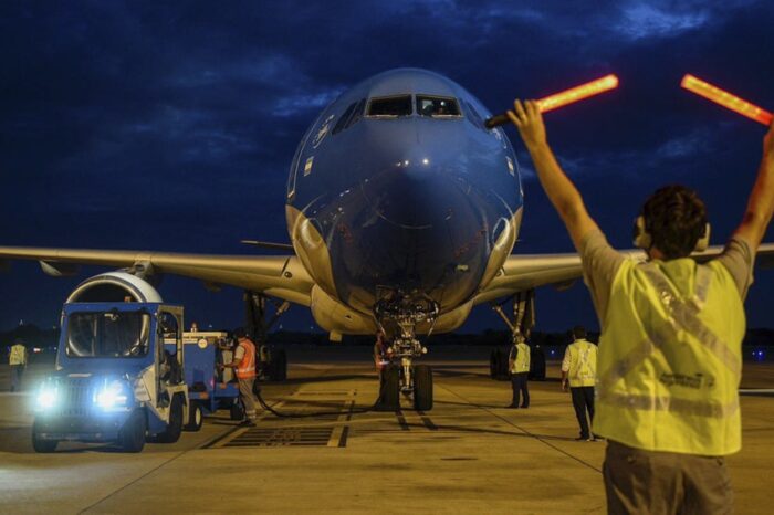 Partió a Moscú un nuevo vuelo de Aerolíneas para traer más vacunas