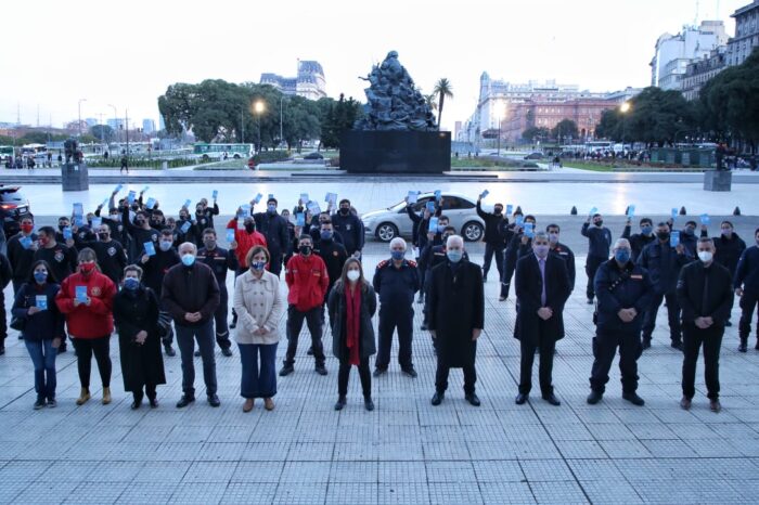 El Ministerio de Seguridad vacunó a 132 bomberas y bomberos voluntarios en CABA