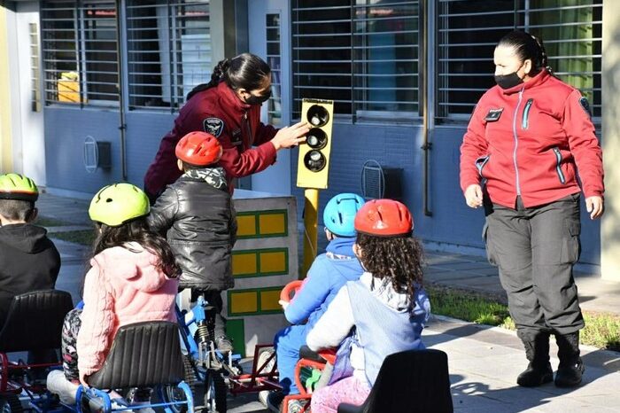 Continúa desarrollándose en las escuelas el Programa de Educación Vial de la Policía de la Ciudad