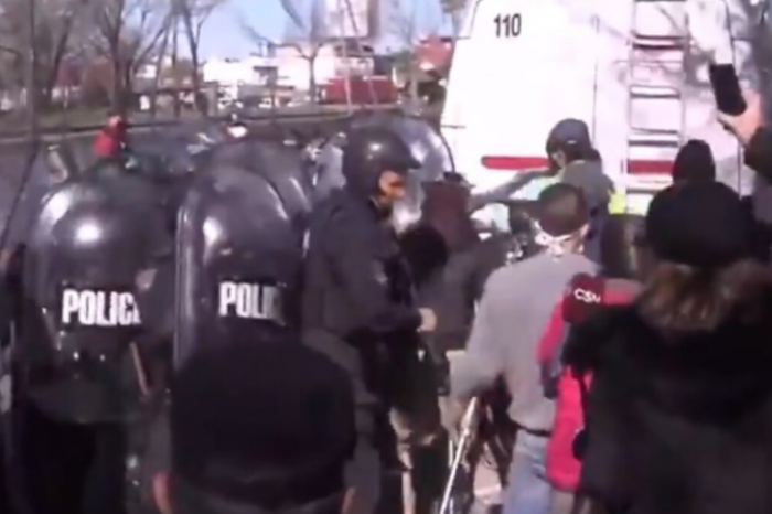 Manifestantes se enfrentaron con la Policía durante una protesta en la autopista Dellepiane