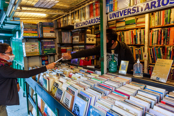 Visitá la Feria de Libreros, un lugar que contagia el amor por la lectura y nos invita a descubrir nuevos mundos