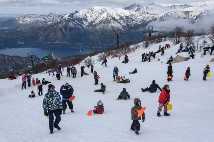 Llegó la esperada nieve en Bariloche y se reactivan las pistas de esquí