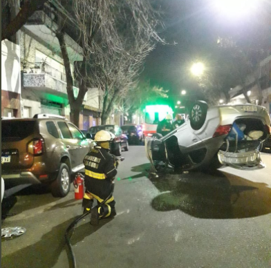 Choque y vuelco en Boedo