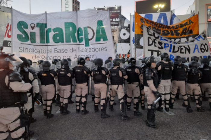 Otra vez corte parcial y tensión en el Puente Pueyrredón por una protesta