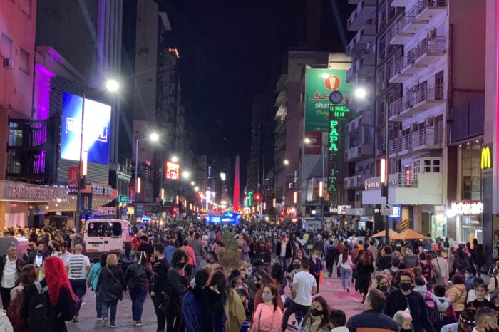 Miles de vecinos y vecinas disfrutaron de la Noche de las Librerías