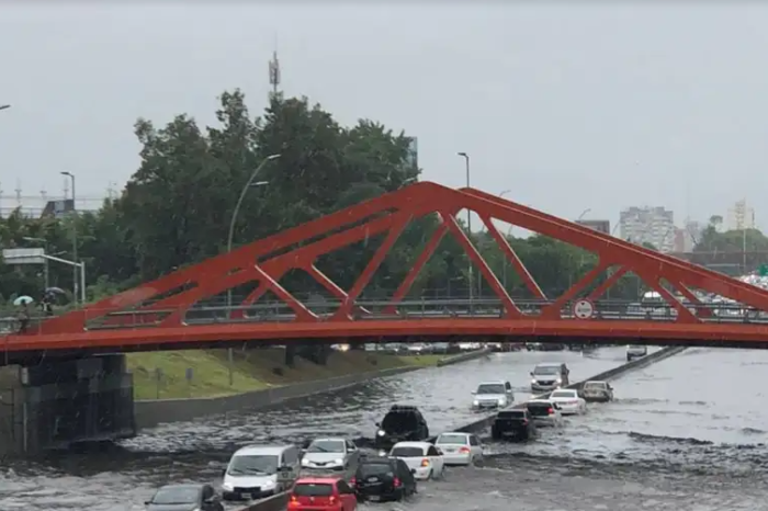 La tormenta generó inundaciones en la Ciudad de Buenos Aires y varios puntos del conurbano