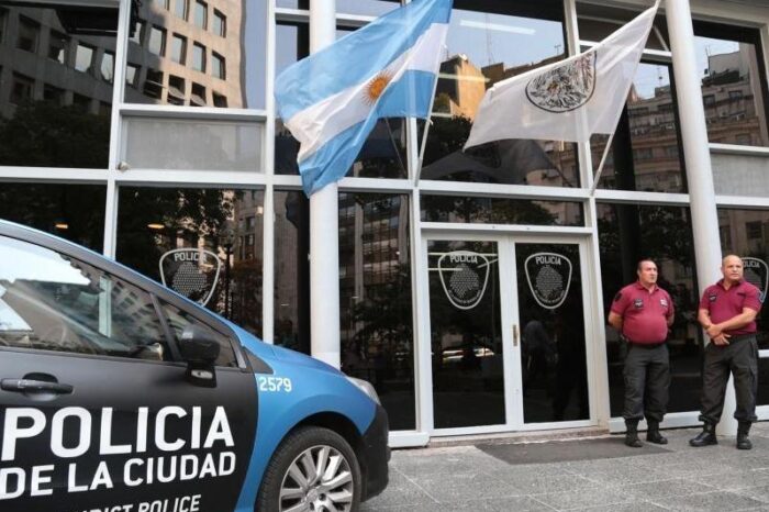 Detuvieron a dos de los cuatro presos fugados de una alcaidía de la Policía de la Ciudad