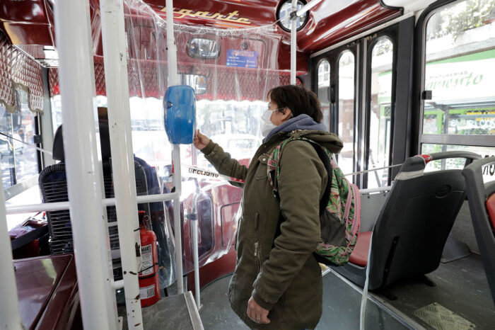 Cuáles son los medios de transporte en los que sigue siendo obligatorio el barbijo