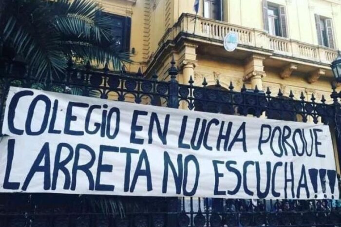 Estudiantes tomaron el Colegio Mariano Acosta y denuncian ataques del Gobierno porteño