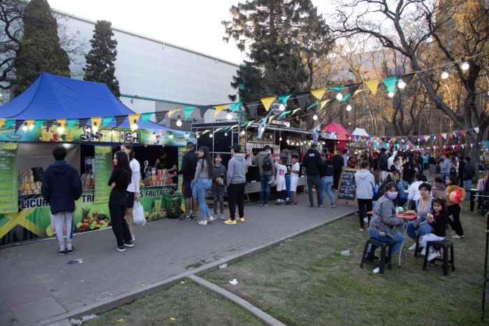 Vuelve la feria de emprendedores a la Comuna 4