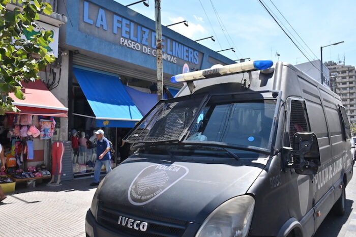 Secuestraron en Liniers más de 300 prendas de marcas apócrifas