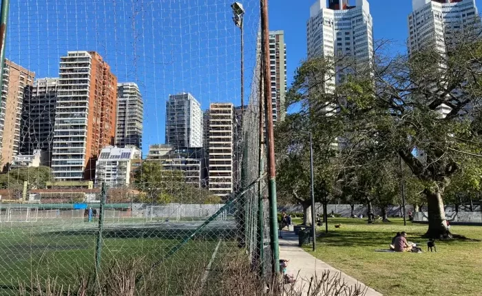 Palermo: llaman a Audiencia Pública para renovar la concesión del campo de deportes del Parque Las Heras