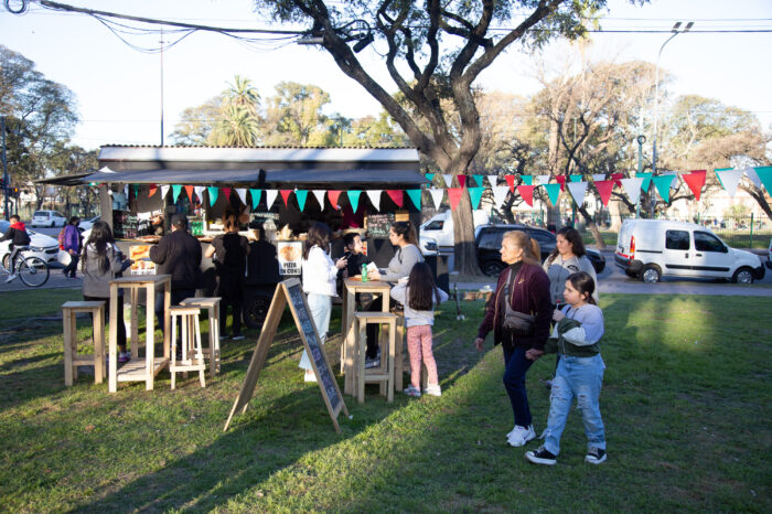 Más de 40 emprendimientos participan de la Feria de Barracas