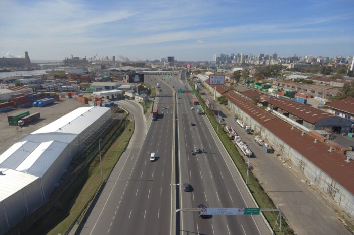 Se inauguró una traza inteligente en la Autopista Illia y los autos ya no tendrán que detenerse en los peajes