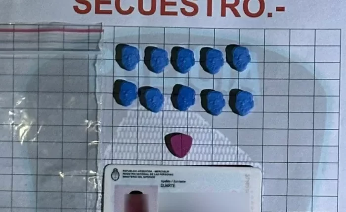 Puerto Madero: vendía pastillas de éxtasis con la cara de Lionel Messi en una rave y lo detuvieron