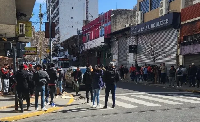 Negocios de Flores y Once bajaron las persianas por rumores de saqueos que luego fueron desmentidos