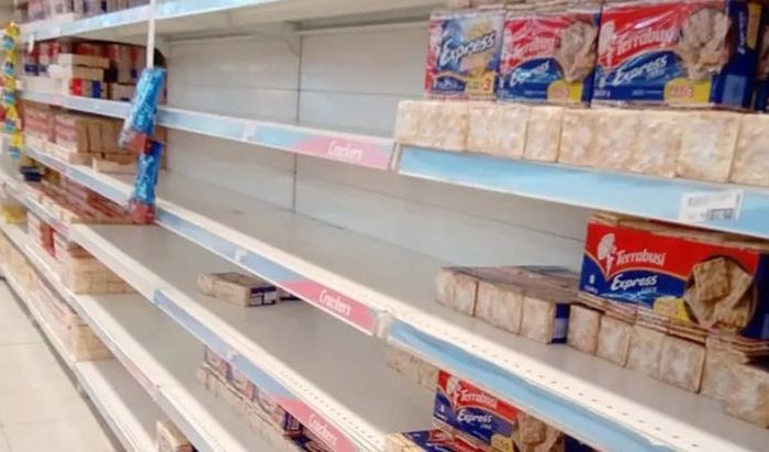 A dos semanas de la devaluación, en los supermercados hay faltantes de productos de primera necesidad