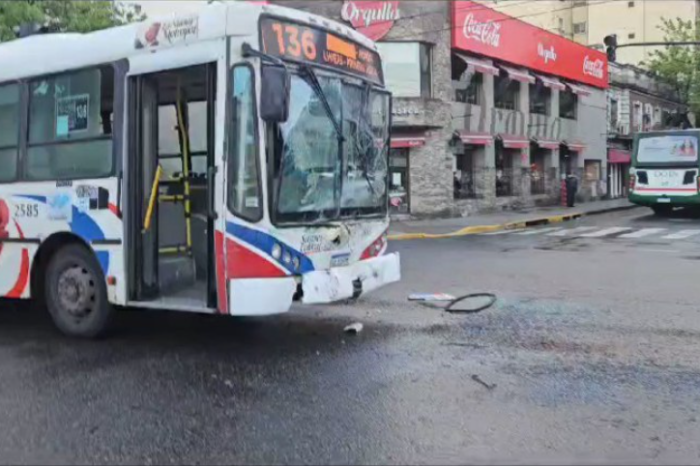 Choque de colectivos en Flores: cinco heridos y un chofer hospitalizado