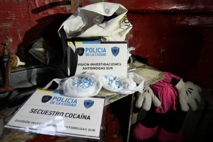 Desbaratan una banda narco y clausuran un búnker en La Boca