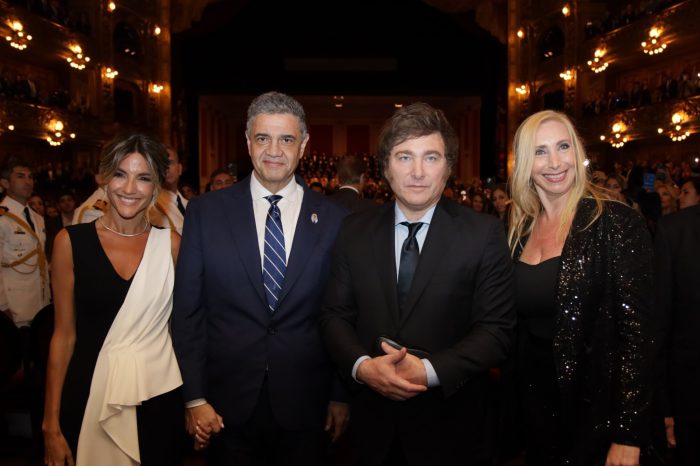 Jorge Macri acompañó a Javier Milei en la Catedral Metropolitana y lo recibió en la gala del Teatro Colón