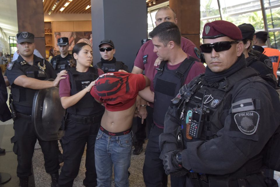 Un delincuente de nacionalidad chilena fue deportado este jueves a su país