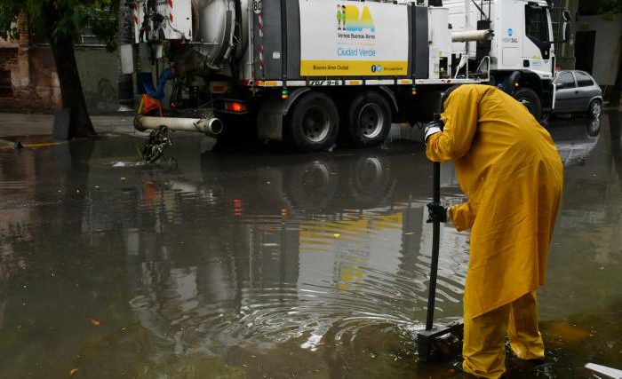 La Ciudad continúa con operativos preventivos en calle por las fuertes tormentas