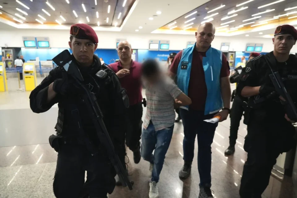 Deportaron a Chile a un delincuente que fue condenado por tres delitos