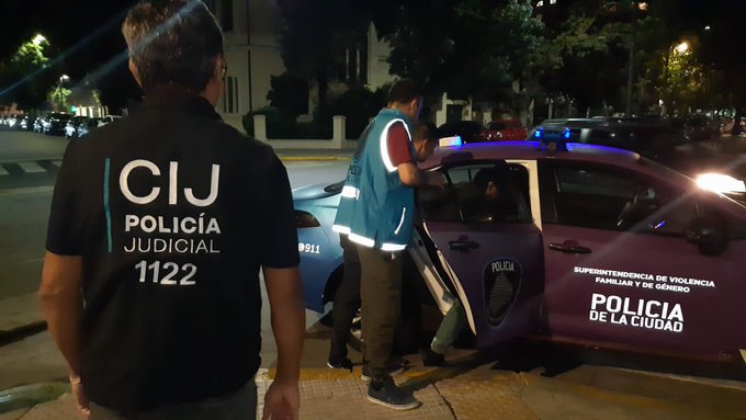 Belgrano: detuvieron a un psiquiatra armado acusado de mantener en cautiverio a su esposa durante un año