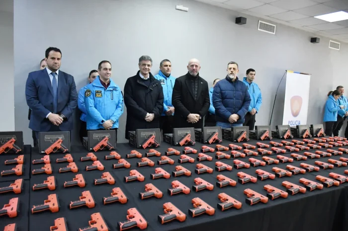 Incorporaron nuevas armas BYRNA de letalidad reducida en la Policía de la Ciudad