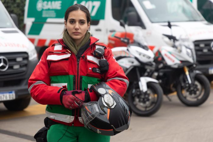 Salvar vidas en dos ruedas: la médica que atiende emergencias del SAME en moto