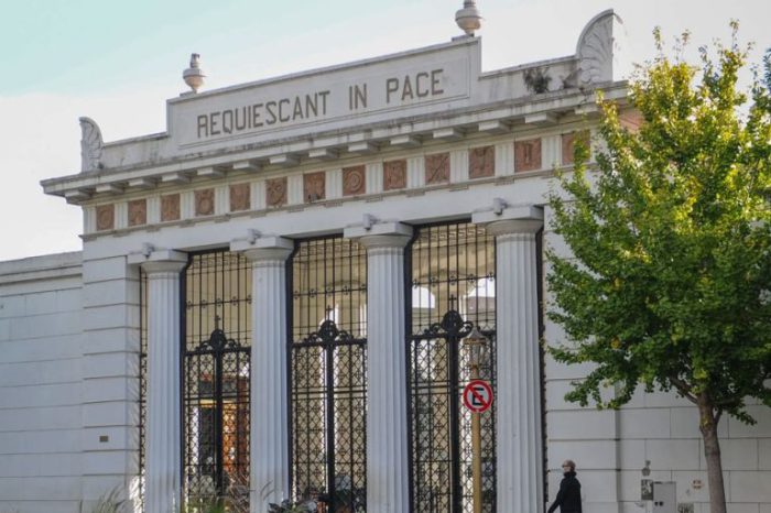 El GCBA restaurará el pórtico de acceso al Cementerio de la Recoleta